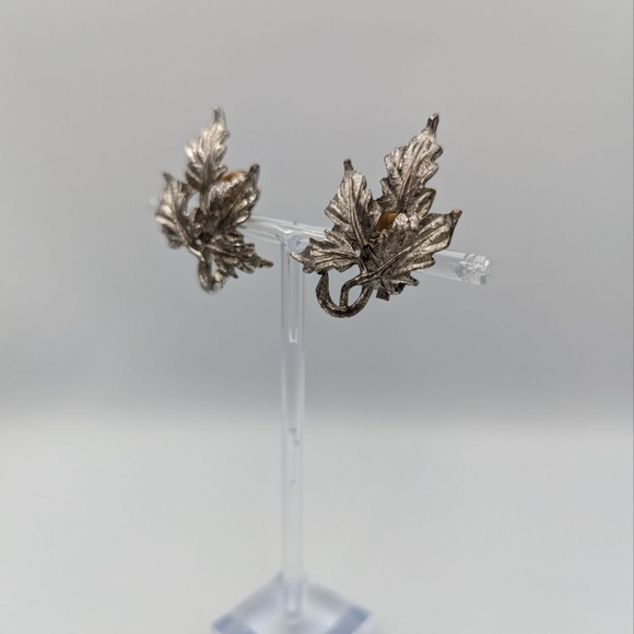 Vintage EMMONS Clip On Earrings Silver Tone Metal Leaf Design Textured - Picture 6 of 12